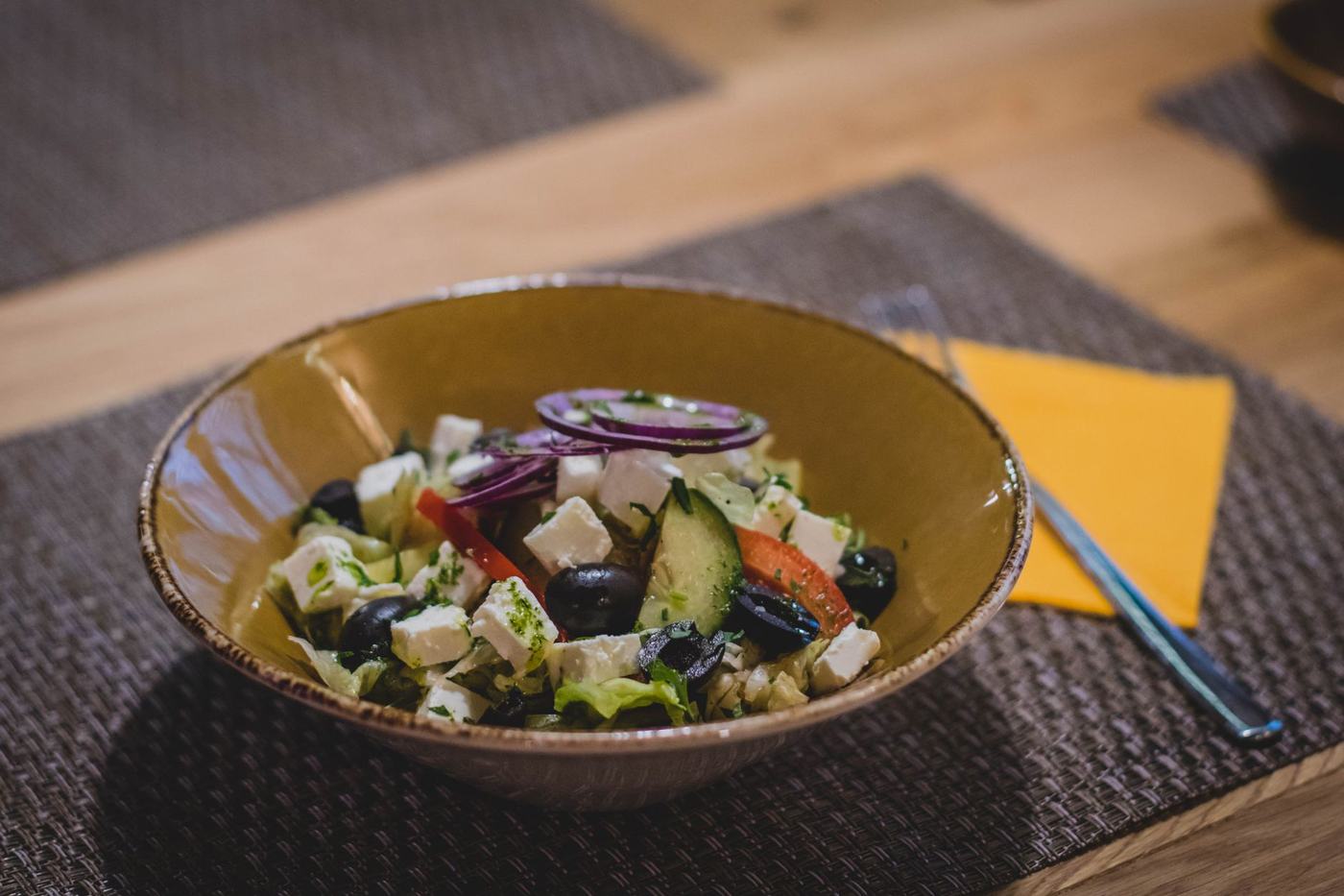 Grekisk sallad med fetaost och oliver